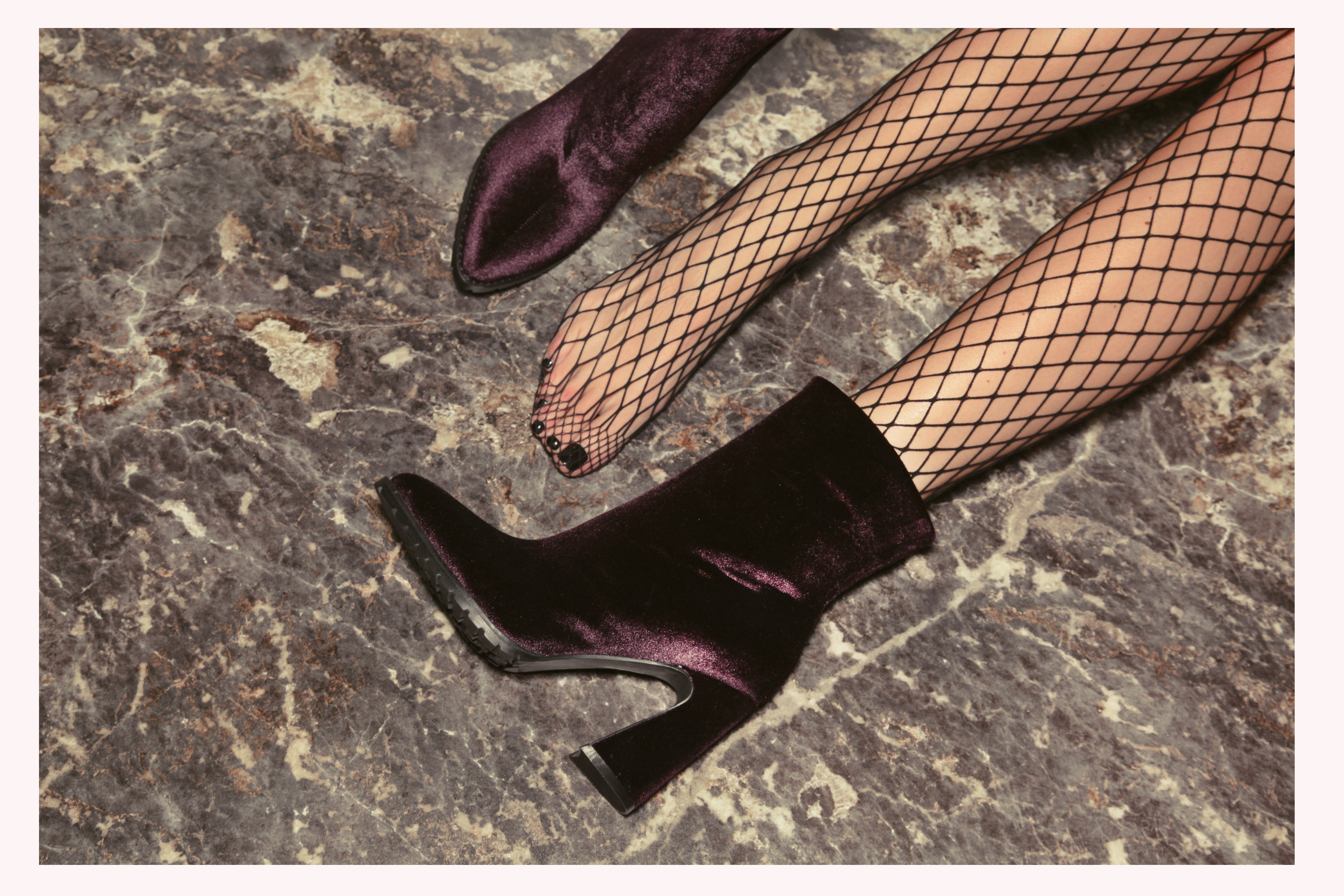 Обувной бренд Portal вместе с маркой одежды I AM Studio создали идеальные ботильоны