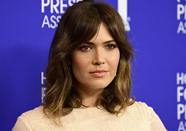 Почему у Мэнди Мур самая нетрадиционная семья в Голливуде?