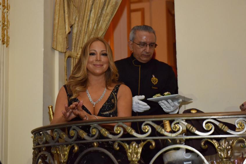 Мэрайя Кери с прислугой