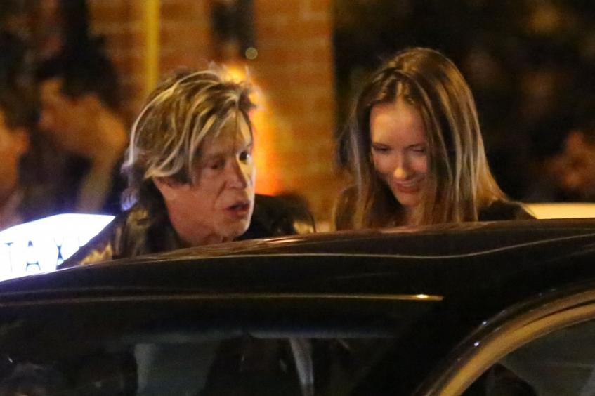 Рурк с девушкой