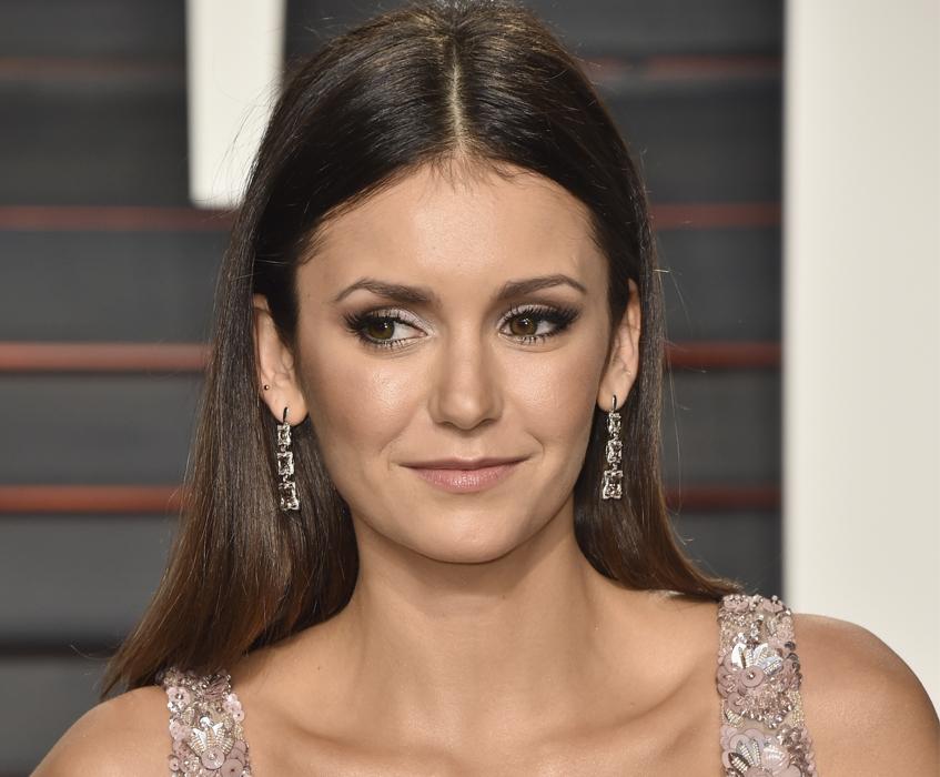 Нина Добрев