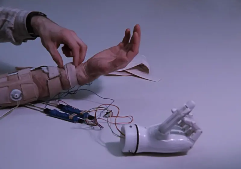 Выставка «Операционные изображения» Харун Фароки