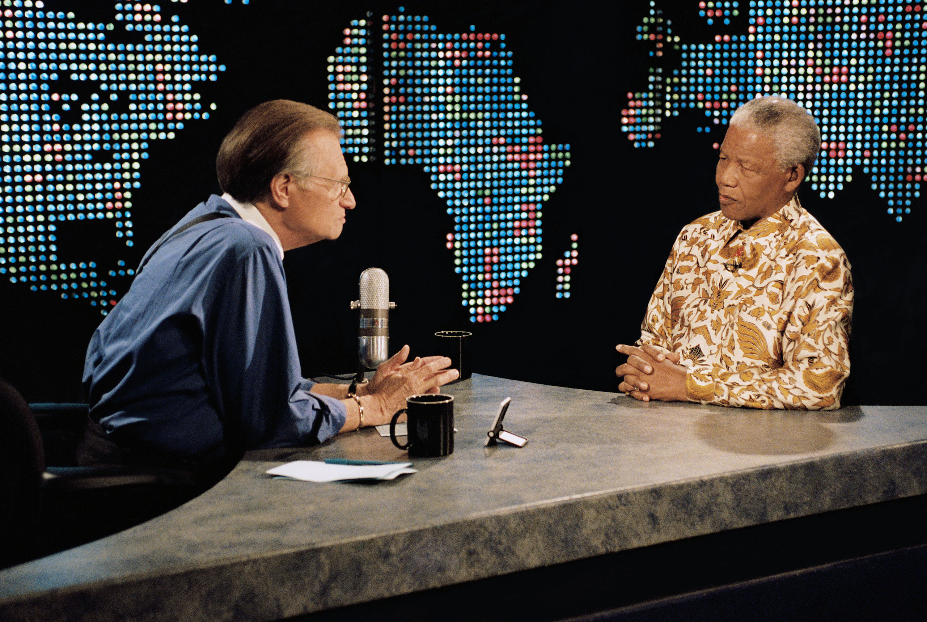 Интервью звезд на английском языке. Шоу Ларри Кинга. Ларри Кинг интервью. Ларри Кинг в прямом эфире.