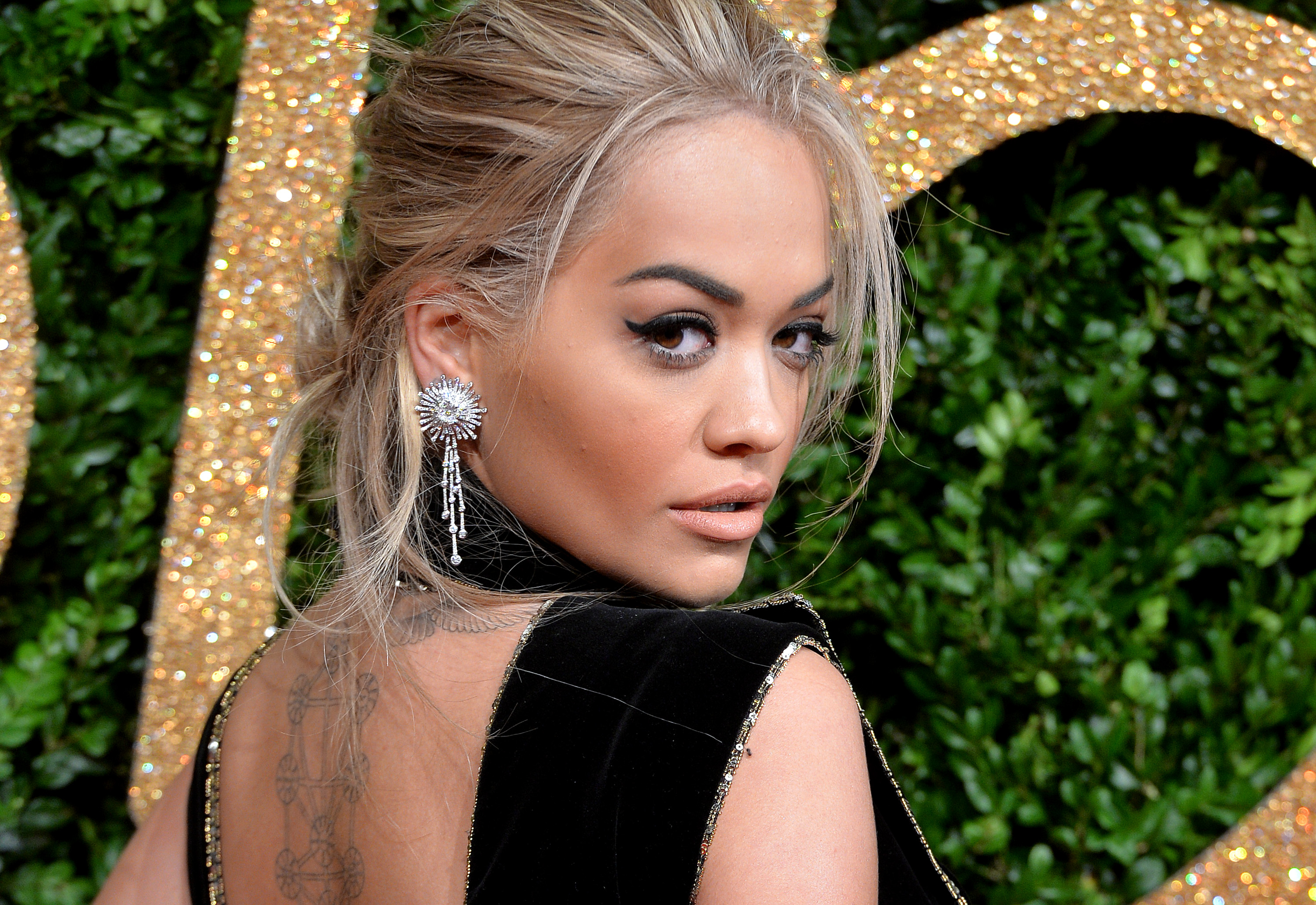 Rita. Рита певица. Певица Rita ora. Рита Ора фото. Макияж знаменитостей 2021.