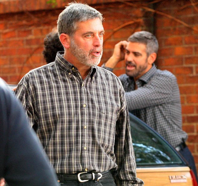 Дублер Джорджа Клуни (54) на съемках фильма «После прочтения сжечь».