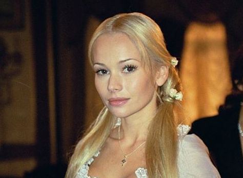 Соблазнительная Елена Корикова – Бедная Настя (2003)