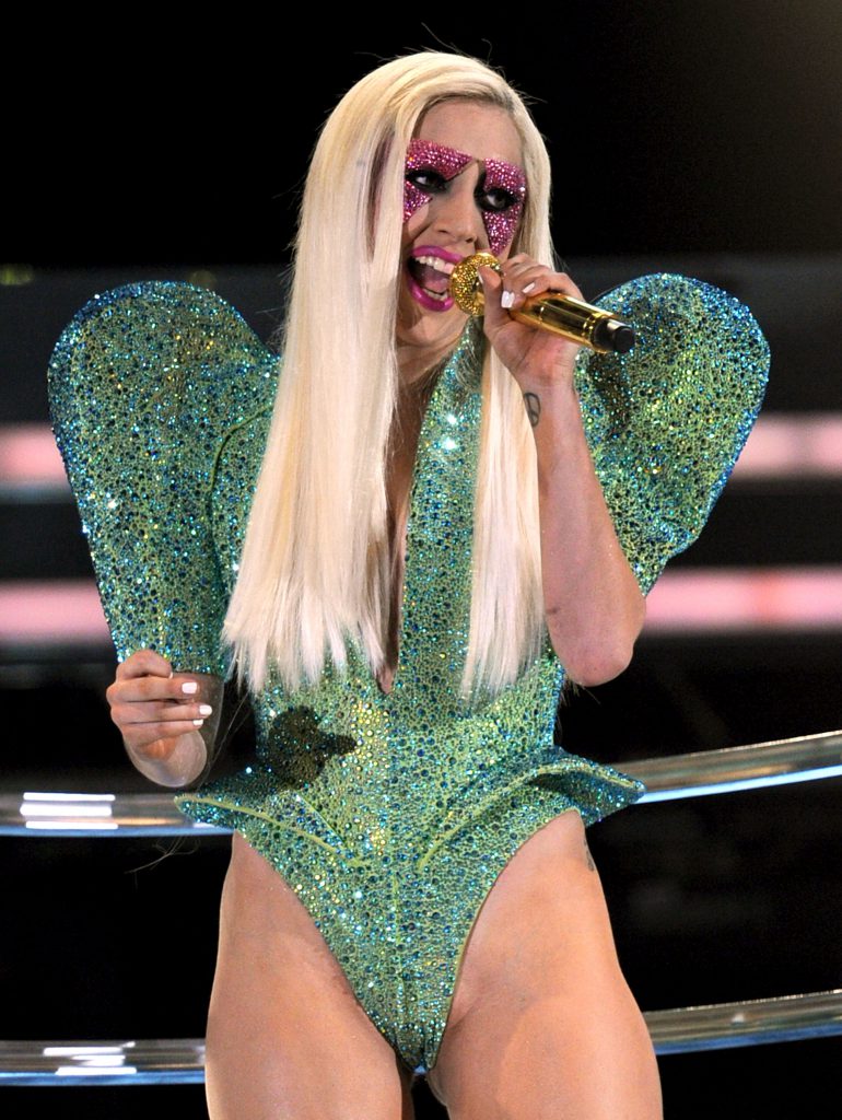 В день рождения Леди Гага: топ-70 самых странных нарядов певицы.