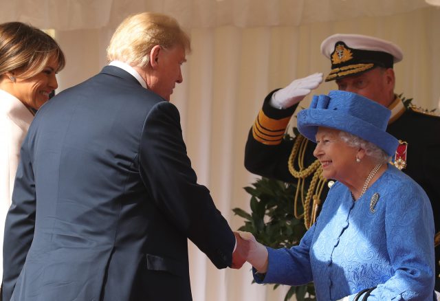 Дональд Трамп посоветовал Елизавете II лишить принца Гарри всех титулов. А ещё предсказал ему развод с Меган Маркл