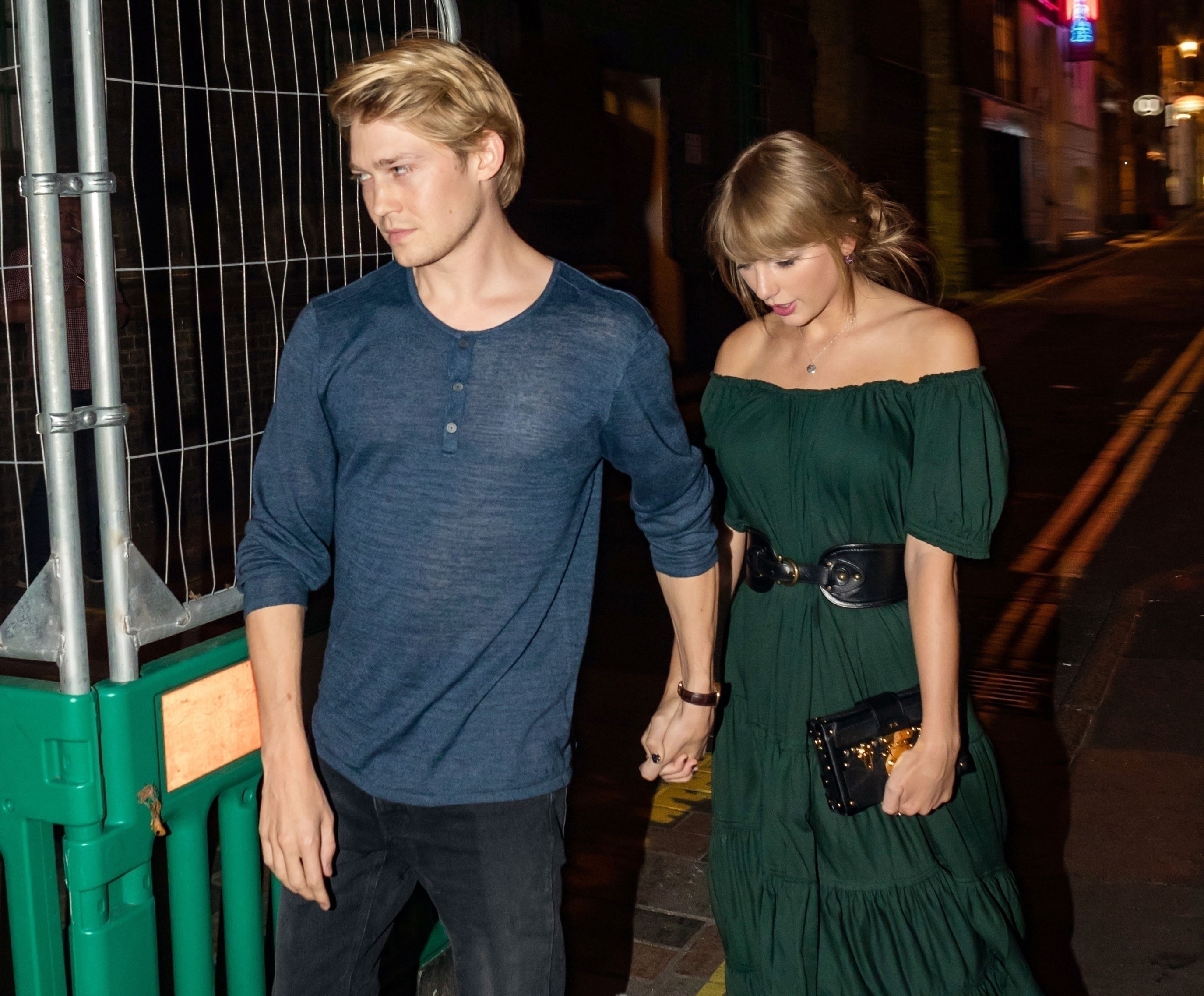 Taylor Swift went out with her boyfriend for the first time in a long time.