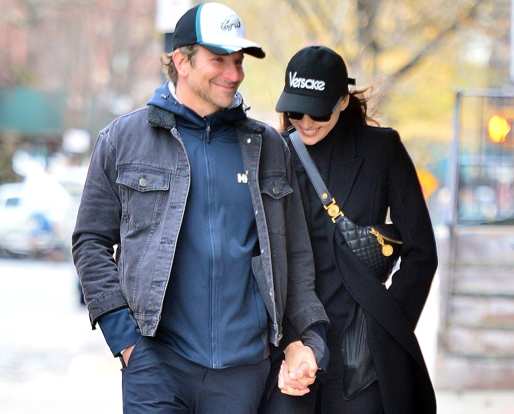 Ирина Шейк и Брэдли Купер гуляют с дочкой в НьюЙорке