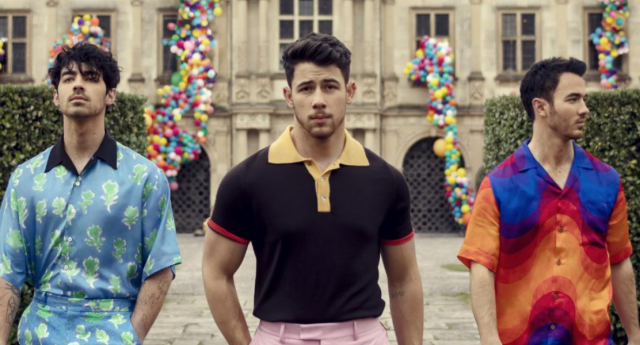 Jonas Brothers Vossoedinilis Vspominaem Samye Krutye Pesni Gruppy