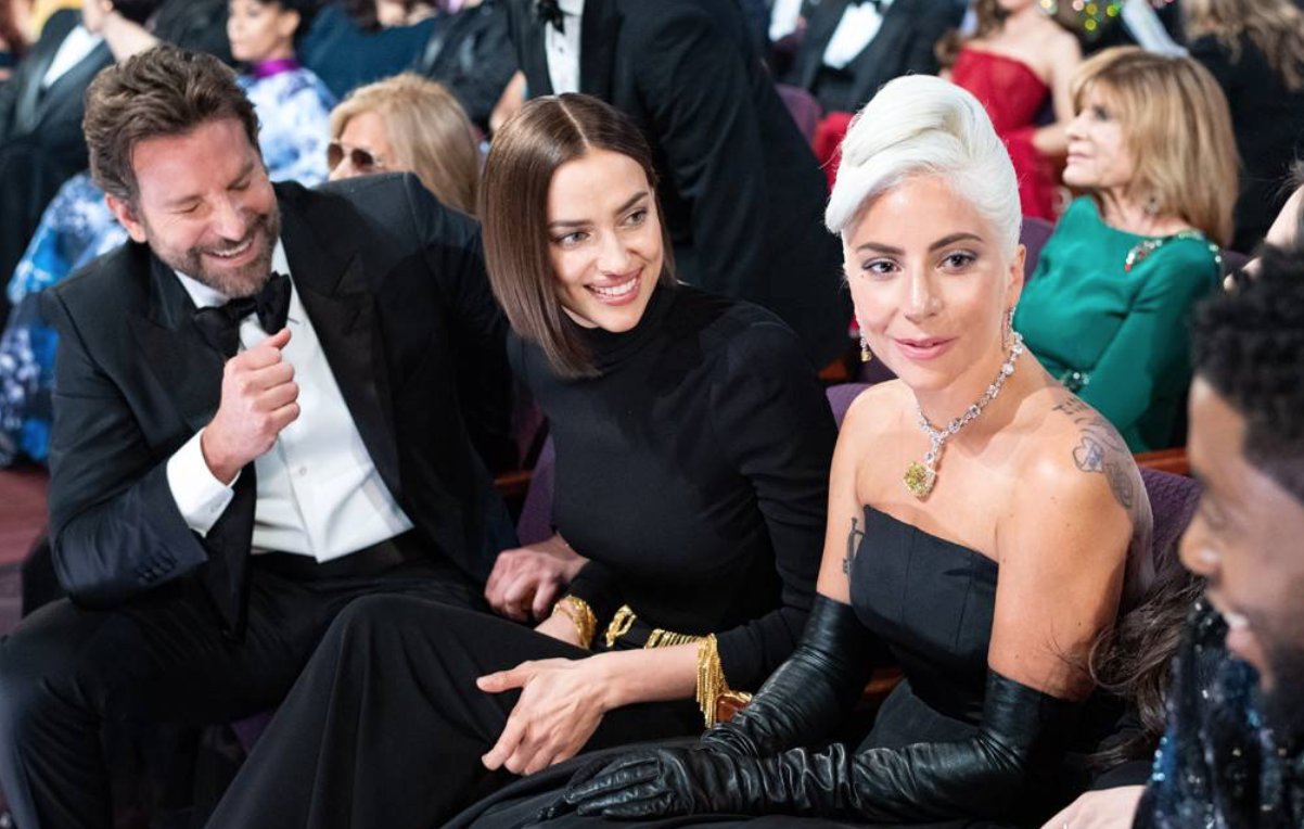 Ugar Dnya Devushka Pozhalovalas Na Aviakompaniyu V Kommentariyah U Ledi Gagi I Ej Otvetili