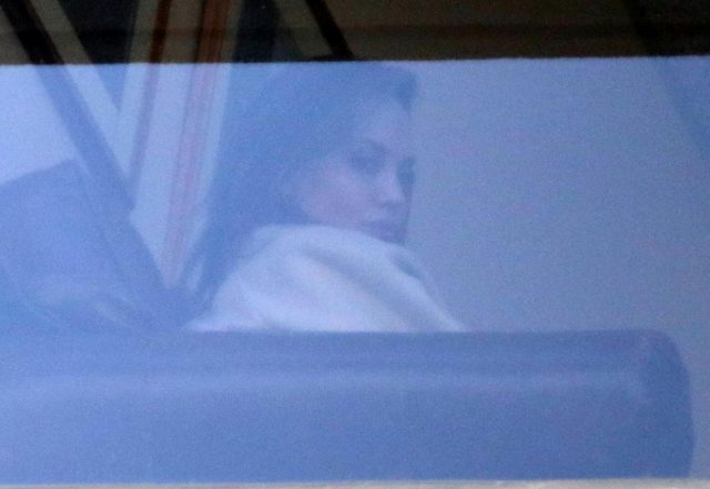Анджелина Джоли плачет в машине. Что произошло? 