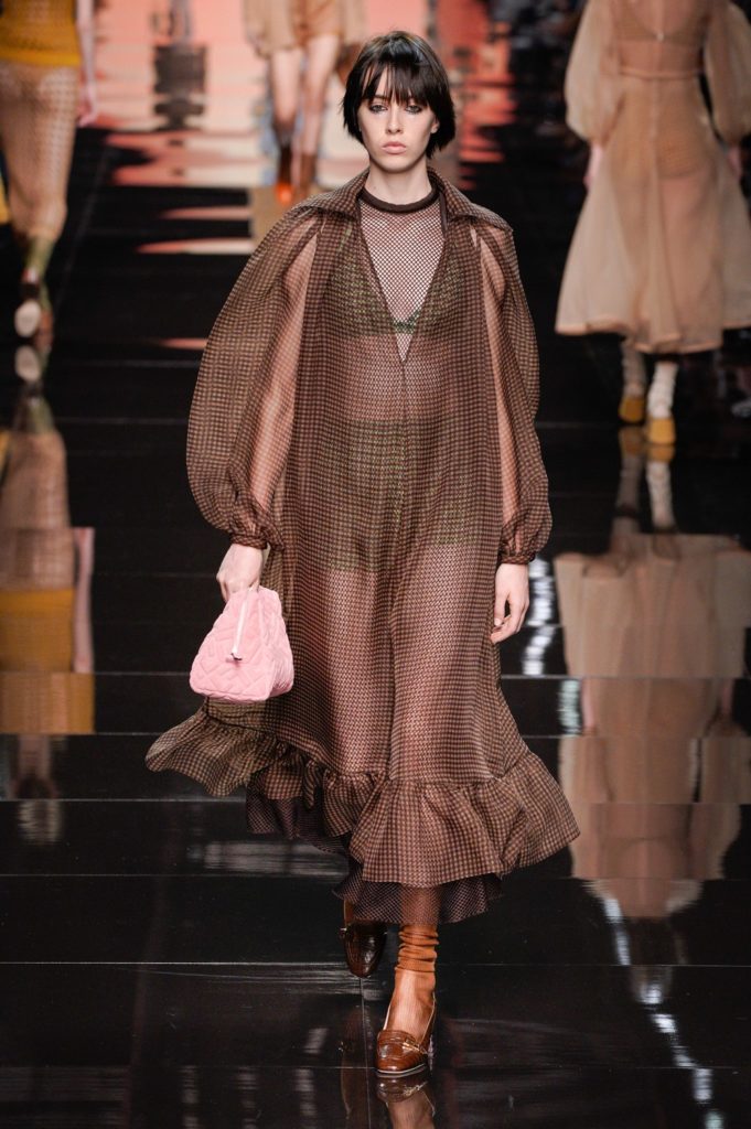 Белла Хадид и прозрачные платья на показе Fendi в Милане. Все шоу здесь! 
