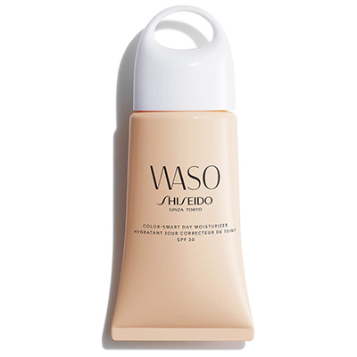 Смарт-крем: увлажнение и ровный тон SPF30 Waso, Shiseido, 3280 р. Крем с легким оттенком корректирует тон кожи и работает как праймер под макияж. 
