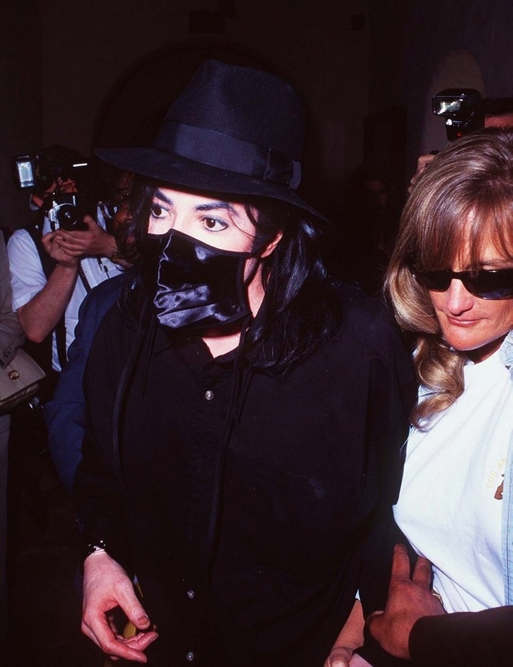 Ответ тебя удивит: зачем Майкл Джексон носил на носу пластырь? 