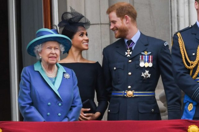 Новости из дворца: Елизавета II запретила упоминать имена Меган и Гарри в ее присутствии! 