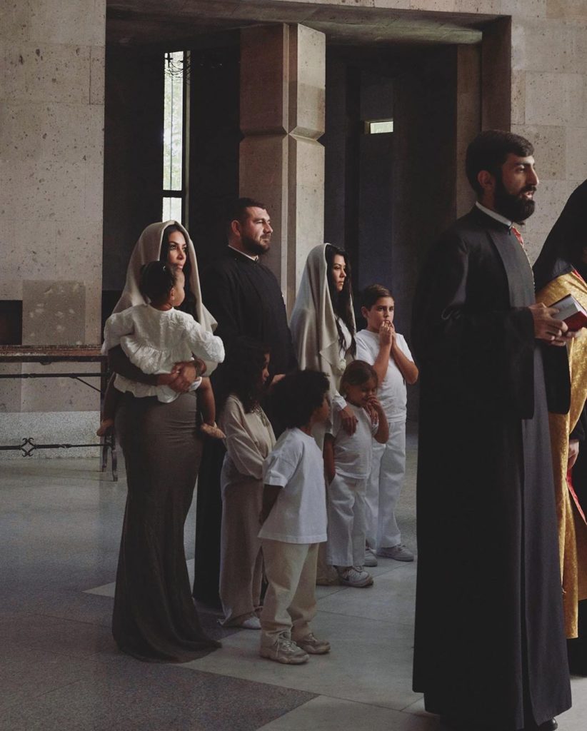 Первые фотографии: как прошло крещение Ким Кардашьян в Армении? 