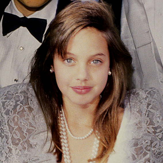 Как в юности выглядела Анджелина Джоли? 