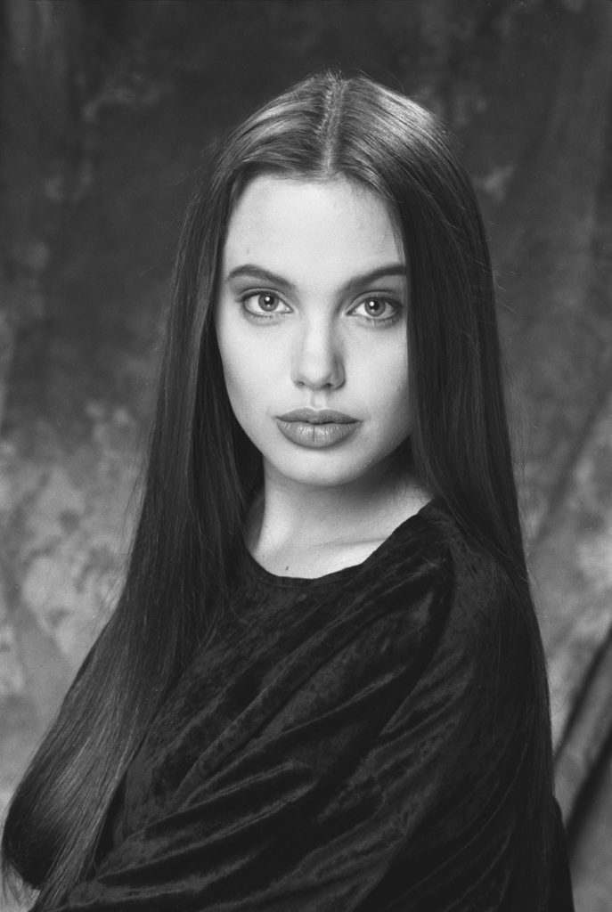 Как в юности выглядела Анджелина Джоли? 