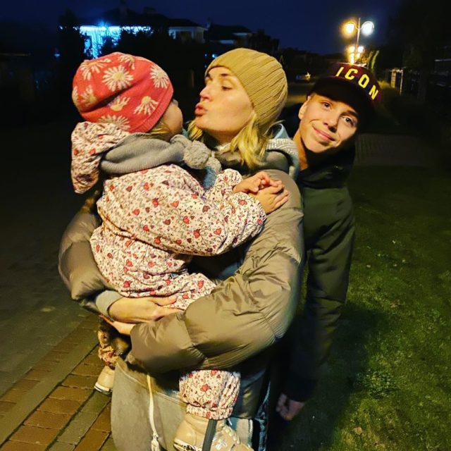 «Считает поцелуи»: Полина Гагарина рассказала о ревности дочери