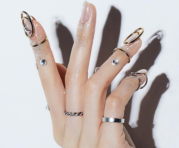 Начинаем подготовку: какой маникюр делать на Новый год 2020? 