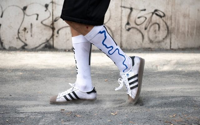 Adidas выпустил полностью прозрачные кроссовки 
