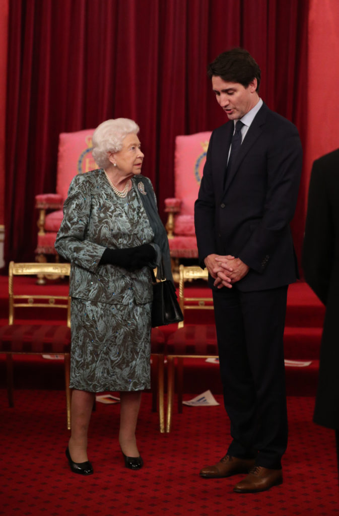 Все в сборе! Елизавета II, Кейт Миддлтон и чета Трампов на приеме в Букингемском дворце 