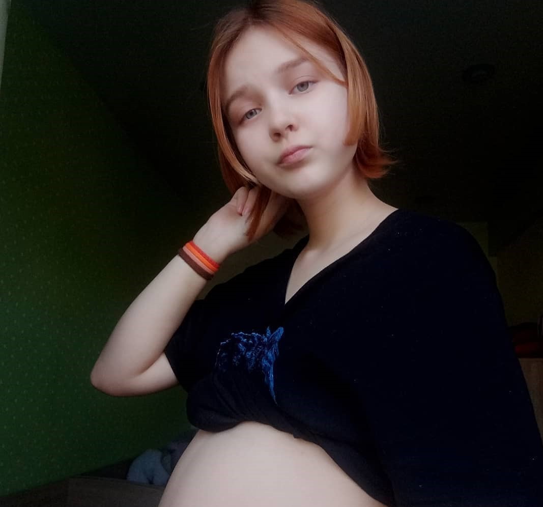 Это девочка»: 13-летняя беременная школьница рассекретила пол будущего  ребенка
