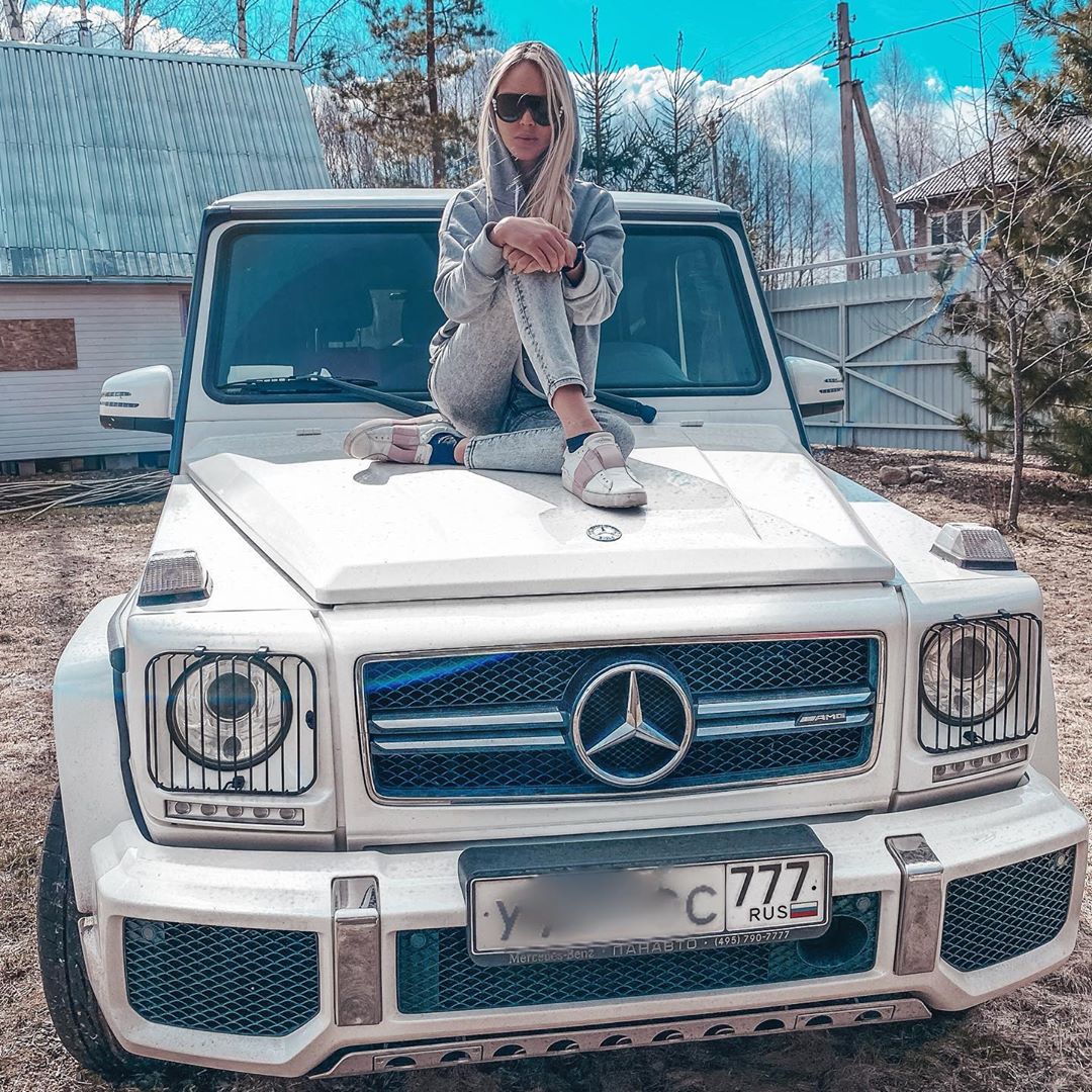Мария Погребняк (Mercedes-Benz G-Класс). Фото: @mariapoga_