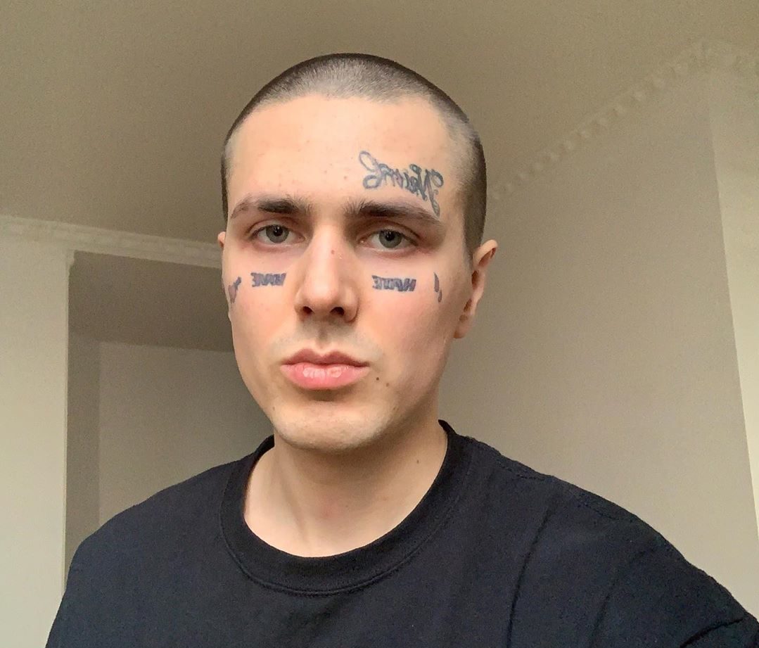 Face прокомментировал новости об удалении татуировок с лица и показал фото