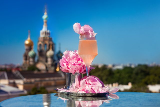 Ужин с панорамным видом на Санкт-Петербург: в Гранд Отель Европе открыт сезон террас