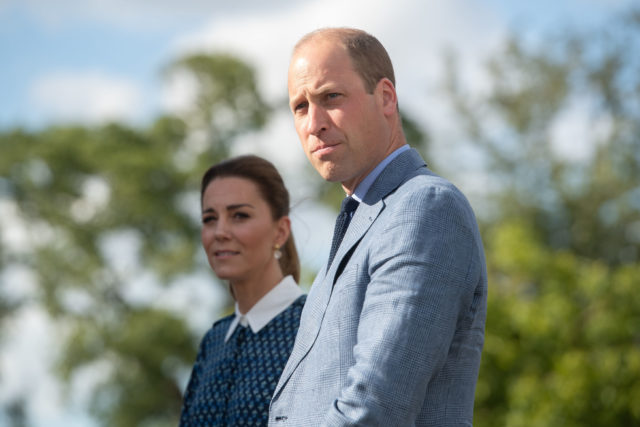 Официальный выход: Кейт Миддлтон с принцем Уильямом посетили больницу королевы Елизаветы