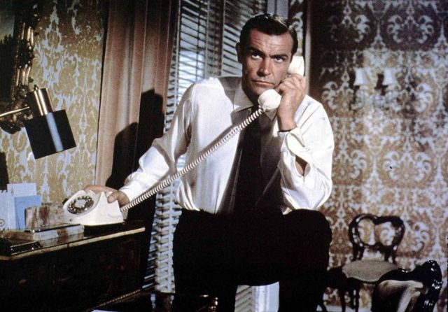 Британцы выбрали лучшего Джеймса Бонда: собрали в хронологическом порядке всех «агентов 007»