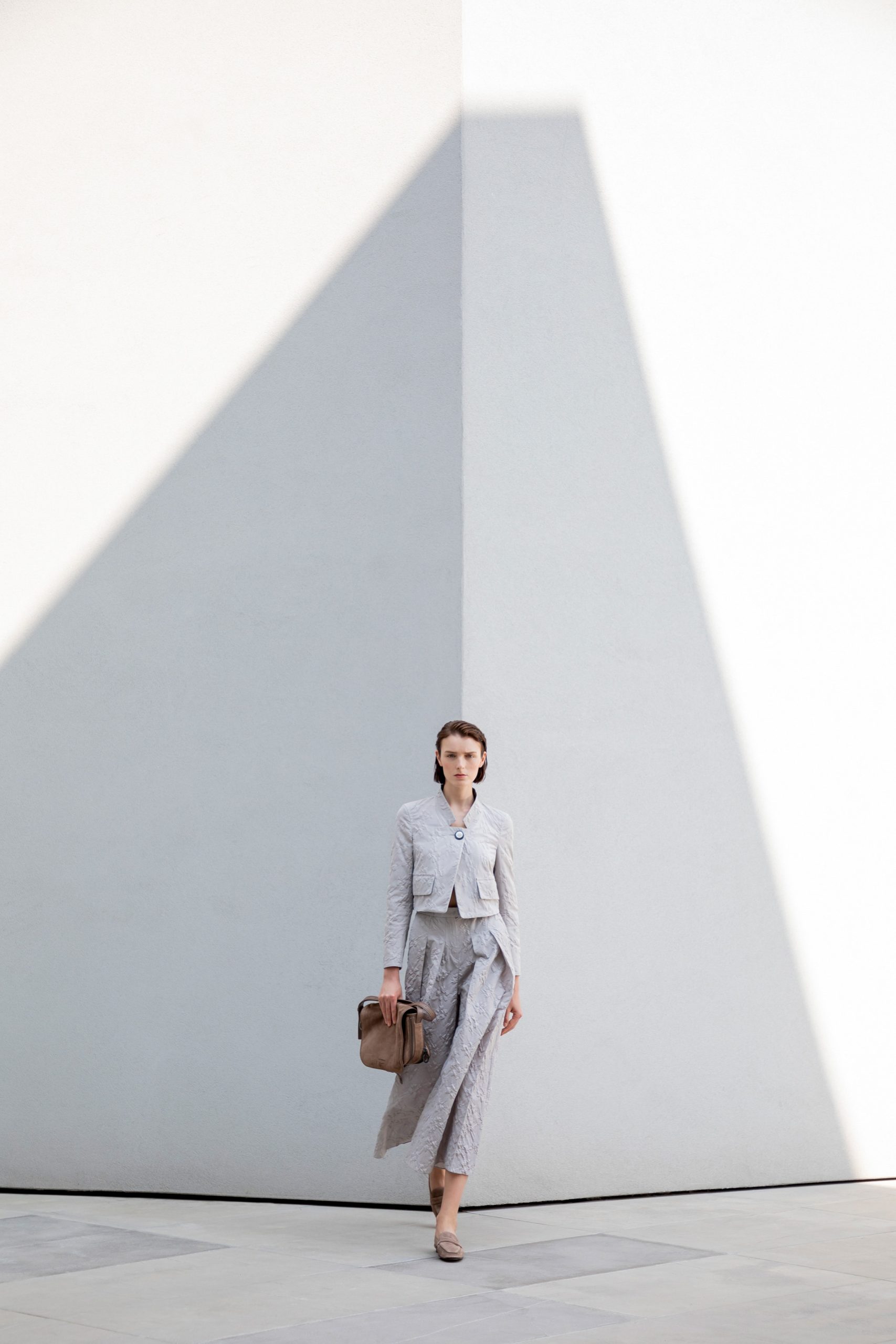 Идеальные белые платья в новой коллекции Emporio Armani 