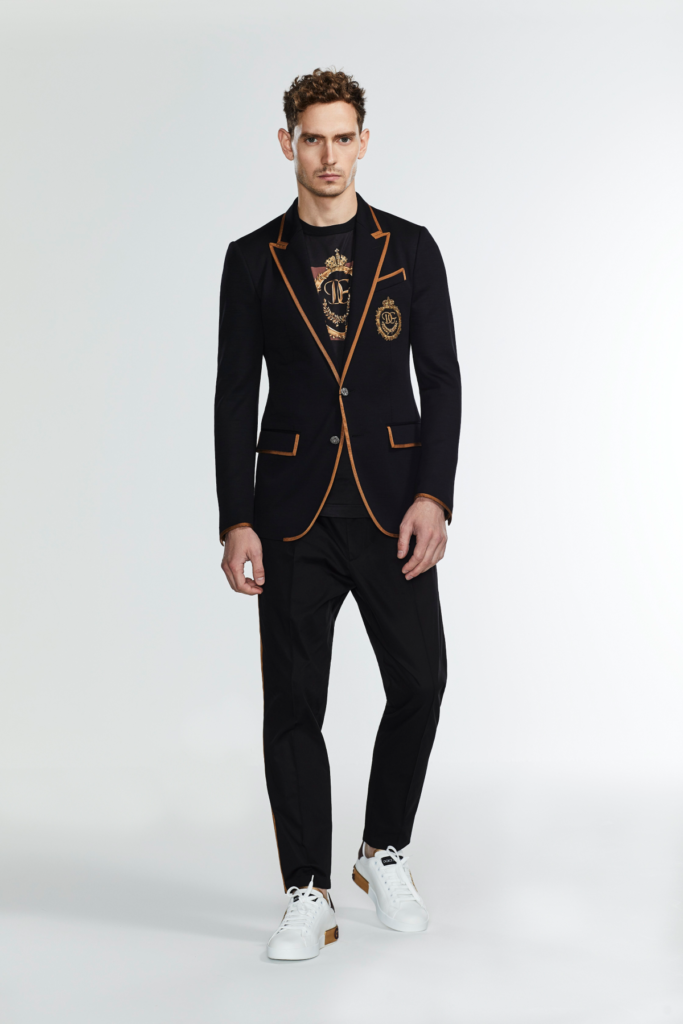 Dolce&Gabbana выпустили мужскую коллекцию для России: пиджаки и джинсовые куртки для бойфренда 