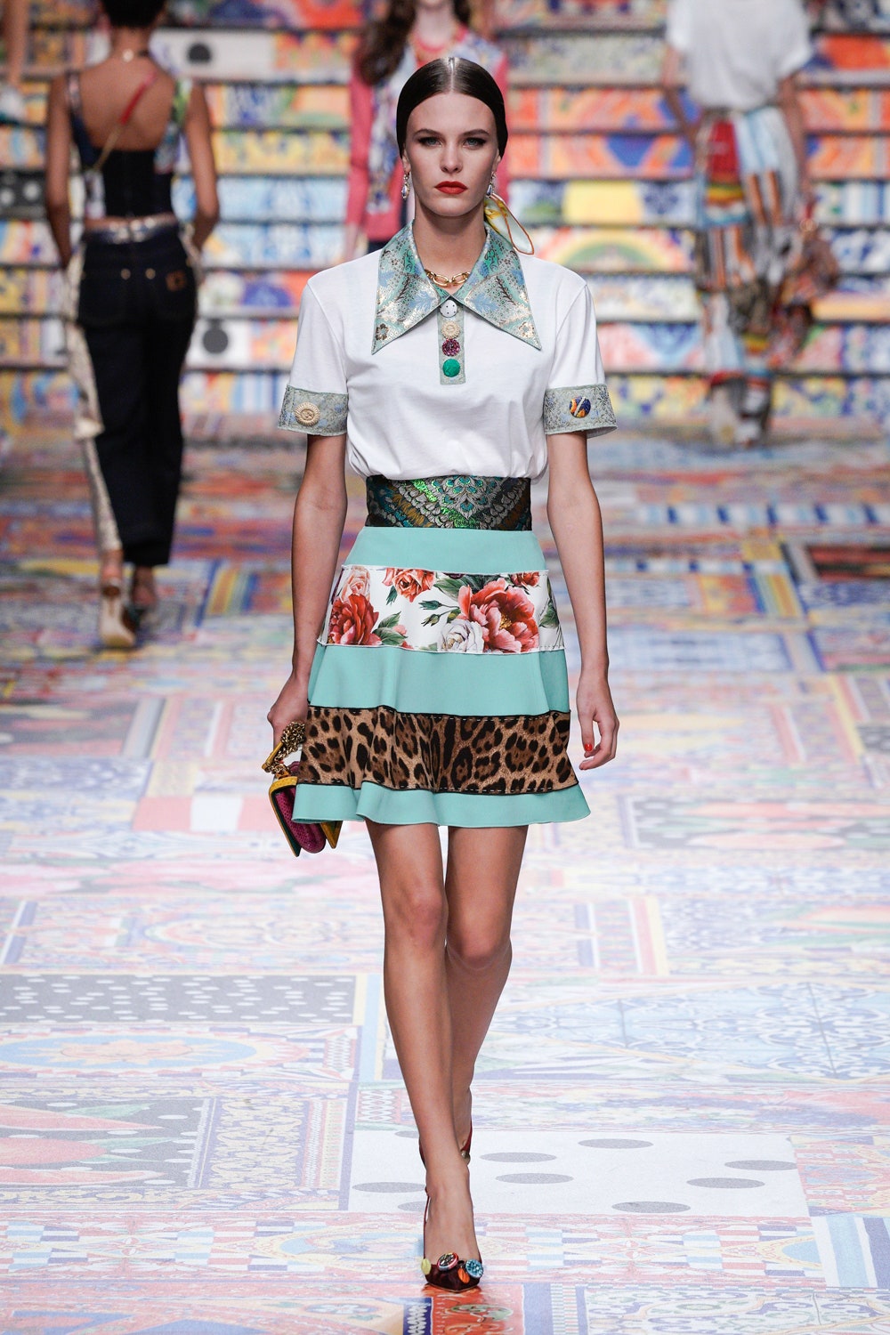 Тюрбаны с цветами и безумные платья на показе Dolce & Gabbana в Милане 
