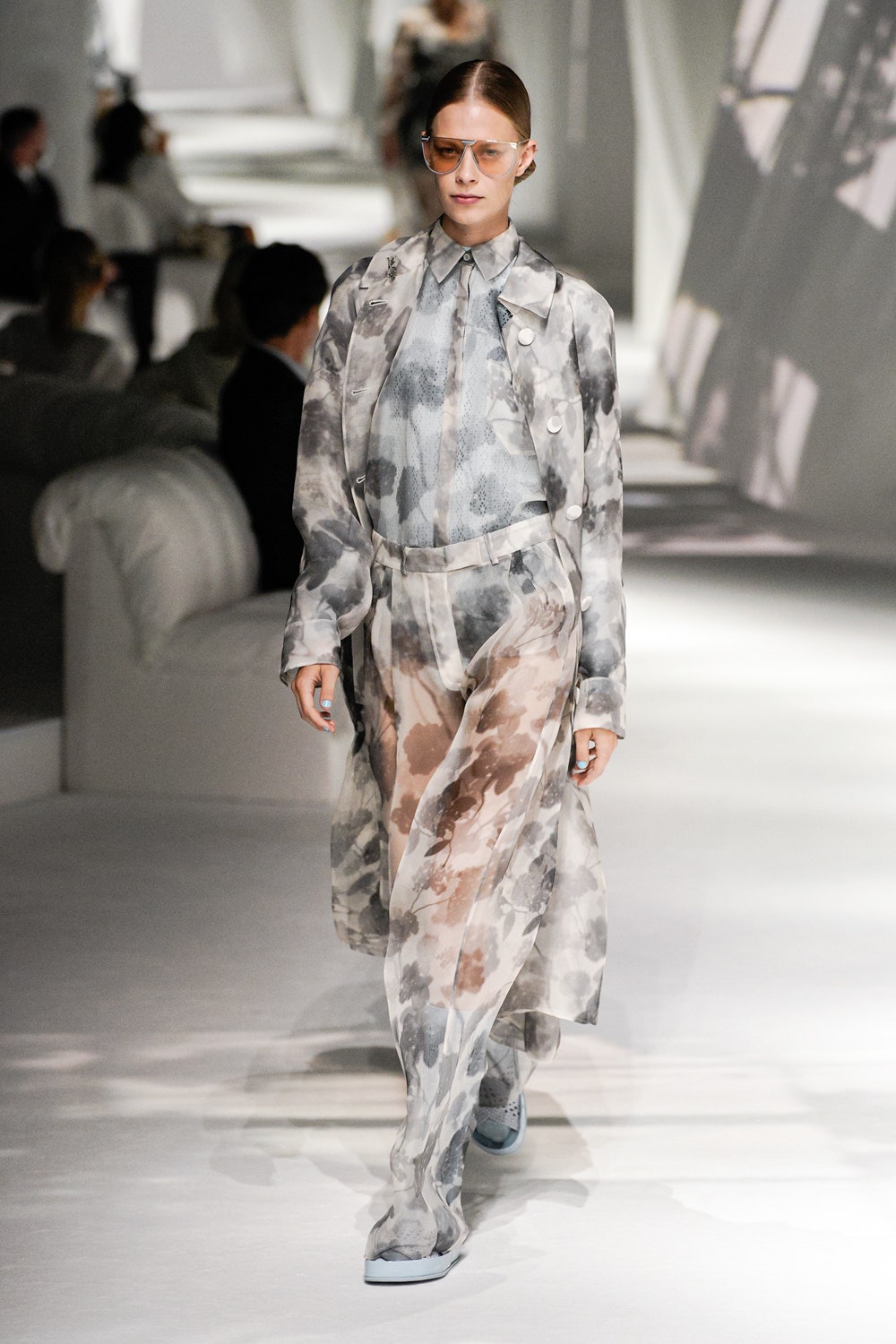 Эшли Грэм в полупрозрачном платье на показе Fendi SS21 