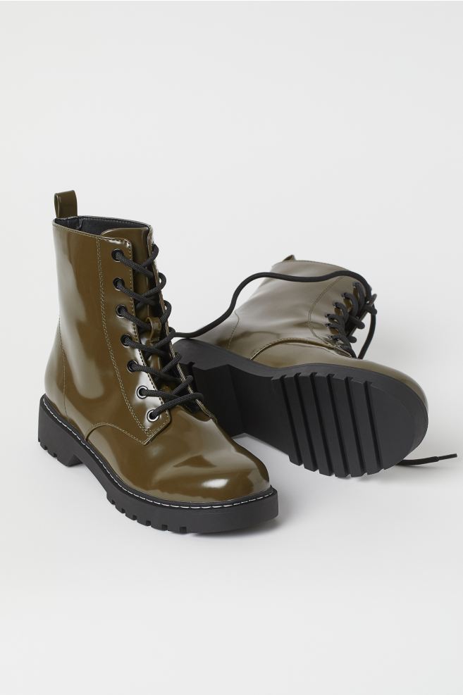 Сапоги на платформе и грубые ботинки: 10 пар стильной обуви на осень 