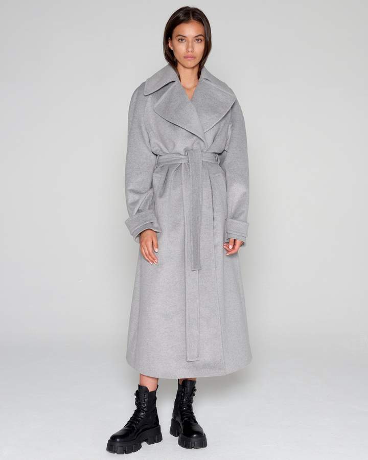 Кожаный тренч и стеганое пальто: какую верхнюю одежду носить этой осенью 