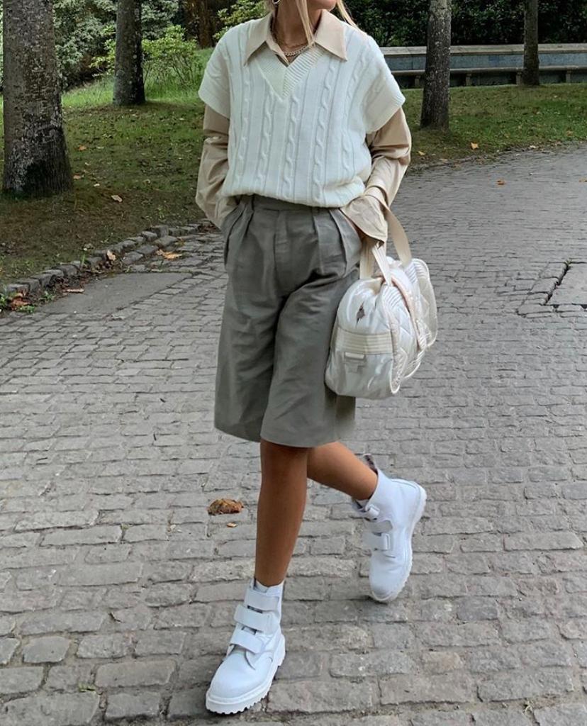 Боссоножки с носками и жилет с рубашкой: модные приемы на осень 