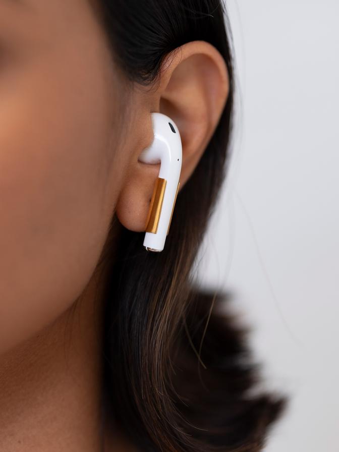 Находка дня: серьги-держатели для AirPods 