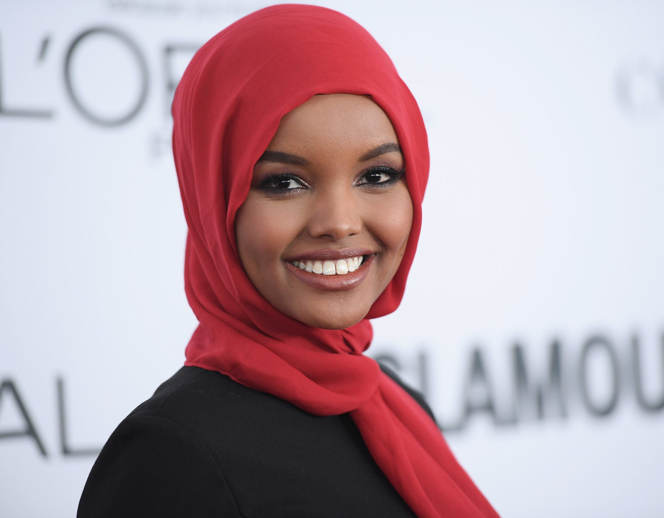Модель в хиджабе завершает карьеру по религиозным убеждениям