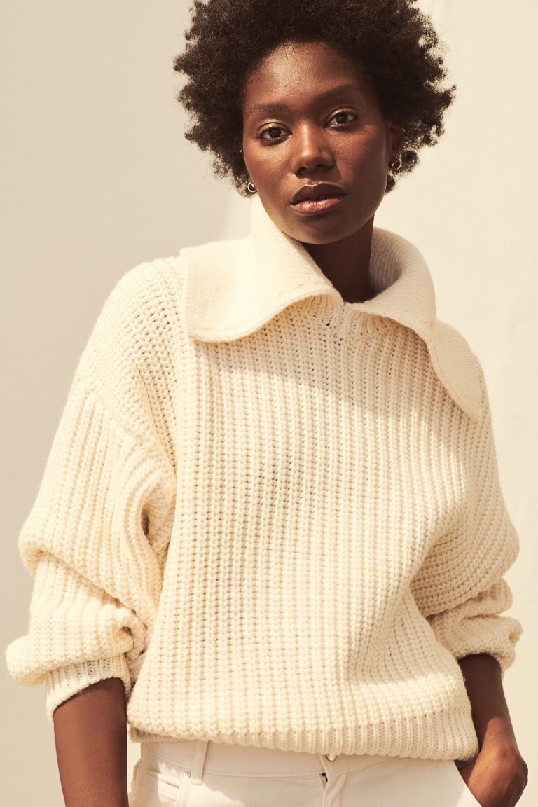 Где купить: стильный свитер-поло на зиму 