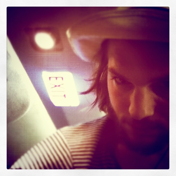 Эштон Катчер в самолете (июнь 2011). Фото: @aplusk