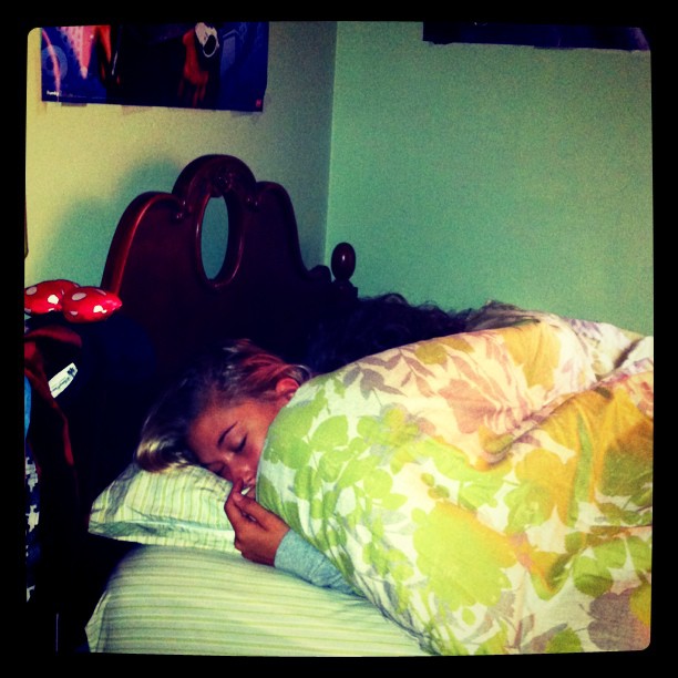 Хейли Бибер выложила спящую себя (август 2011). Фото: @haileybieber