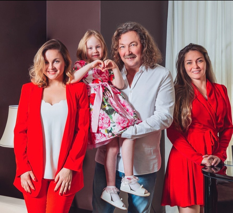 Игорь Николаев с семьей (Фото: Instagram)