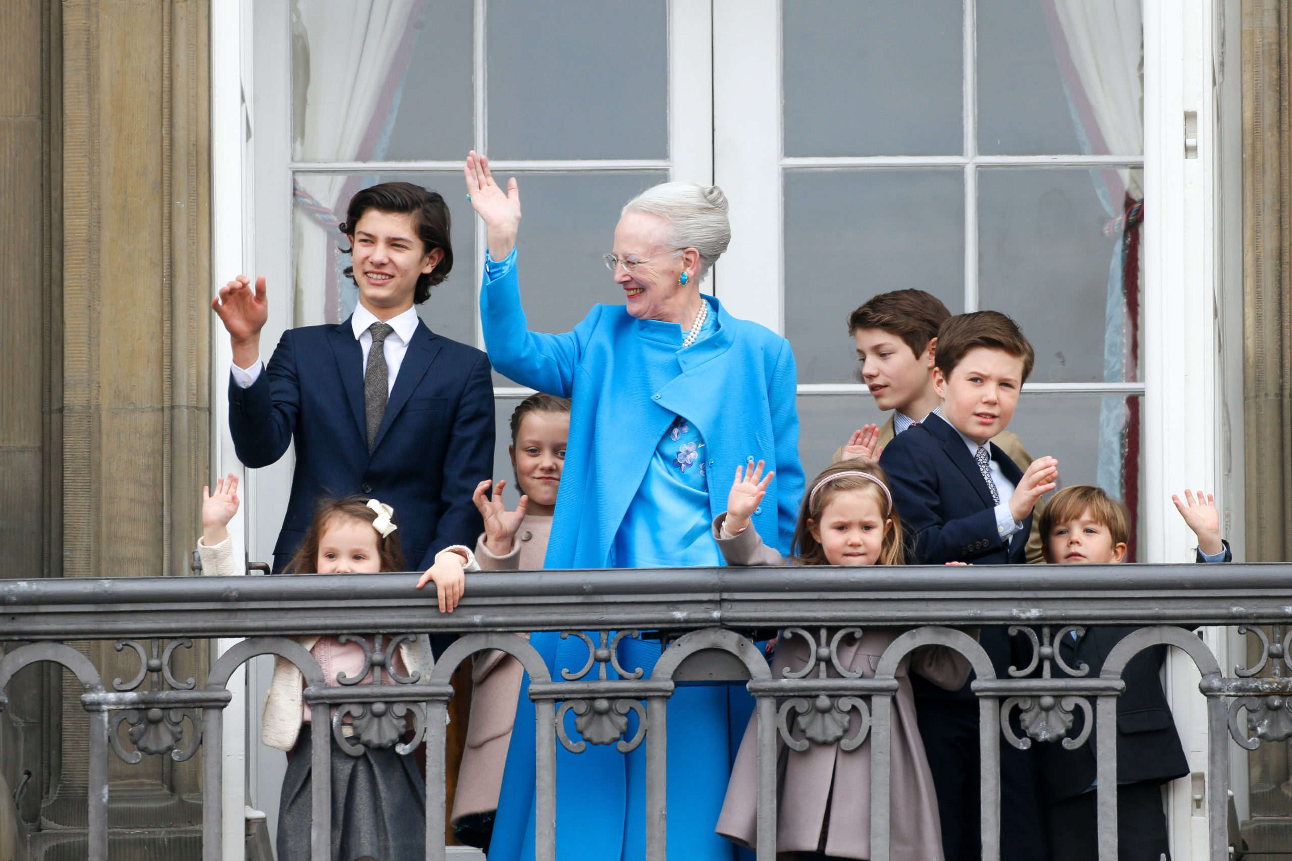 Принц Николай с братьями, сестрами и королевой Маргрете II на праздновании 76-летия ее Величества (2016)