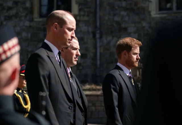 «Он может зайти слишком далеко»: принц Уильям обеспокоен из-за откровений принца Гарри