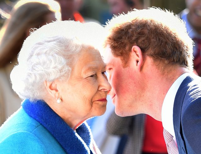 «Бомба замедленного действия»: почему королевская семья боится мемуаров принца Гарри